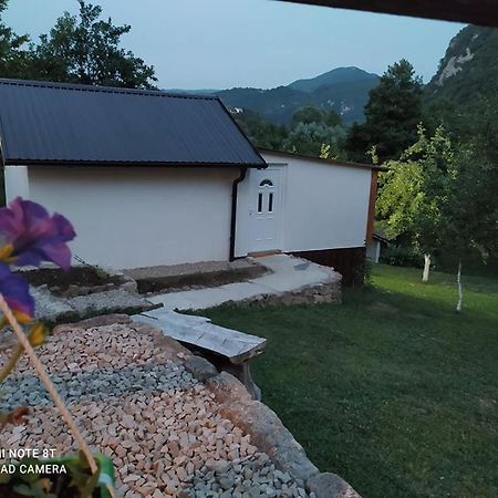 Lenilenii Bungalows Jajce Exteriör bild