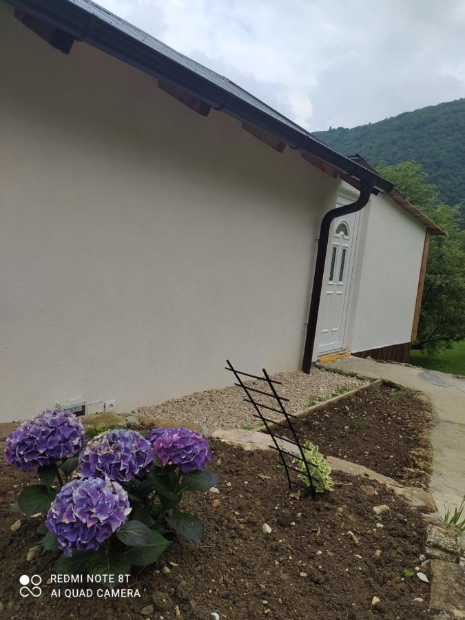 Lenilenii Bungalows Jajce Exteriör bild