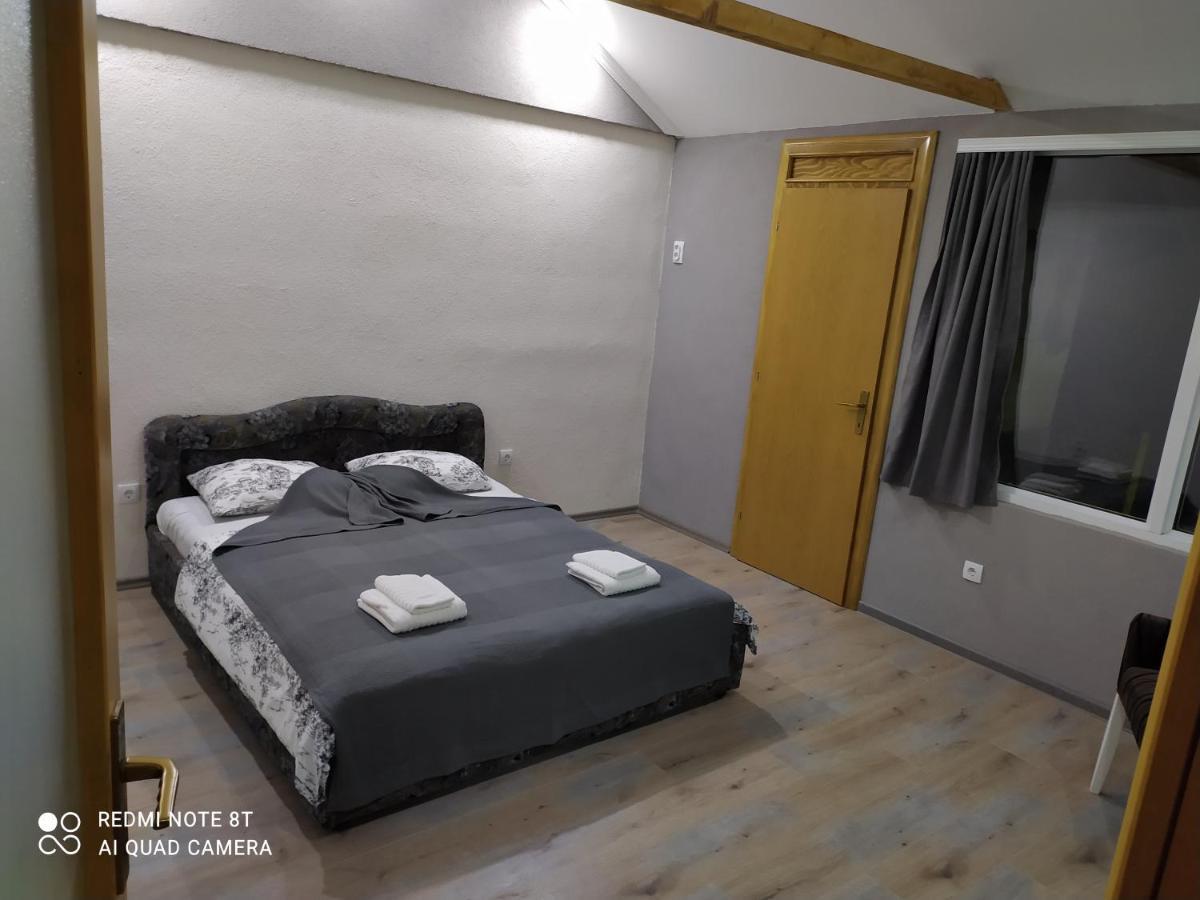 Lenilenii Bungalows Jajce Exteriör bild
