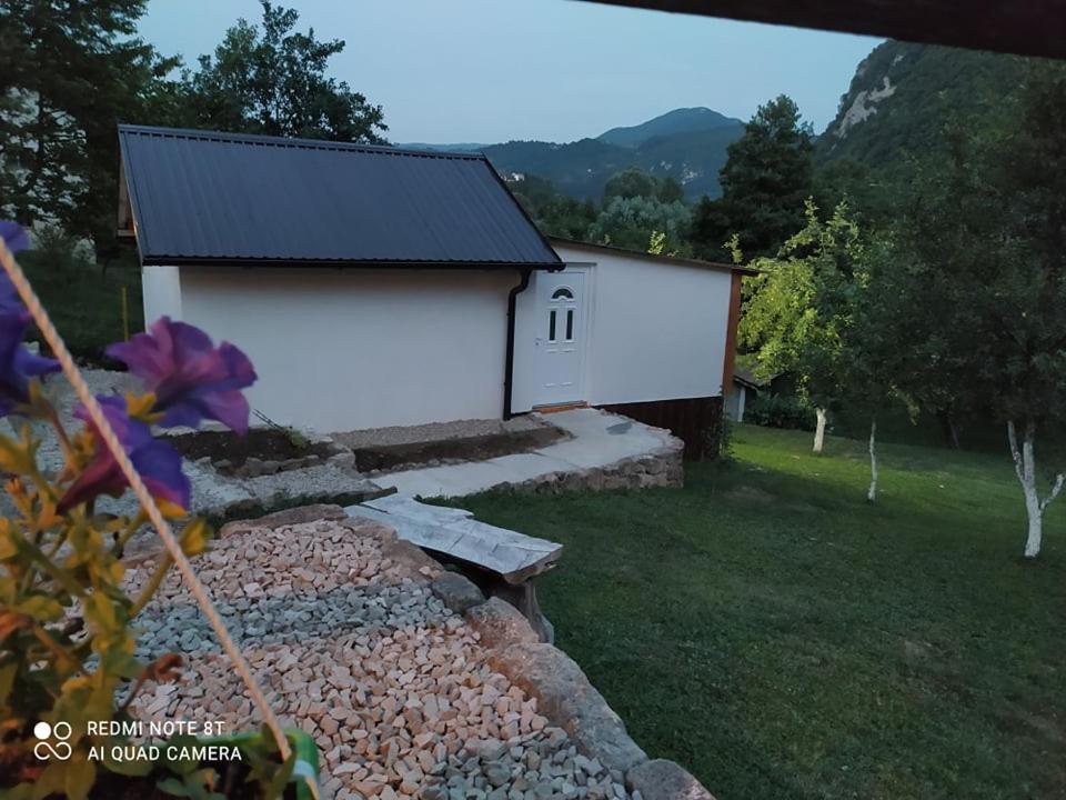 Lenilenii Bungalows Jajce Exteriör bild